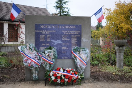 Le nouveau monument aux Morts.
